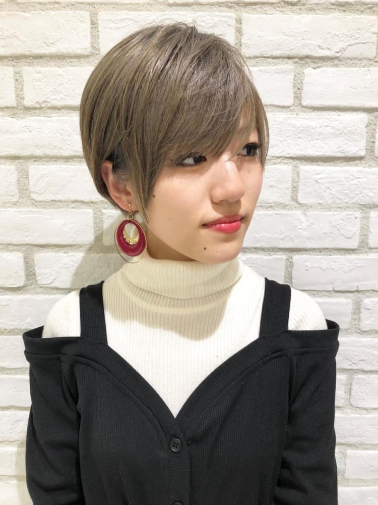 グレージュカラー ショート ヘアカタログ Ash いずみ中央店 渡邊 亨 ヘアサロン 美容院 Ash オフィシャルサイト