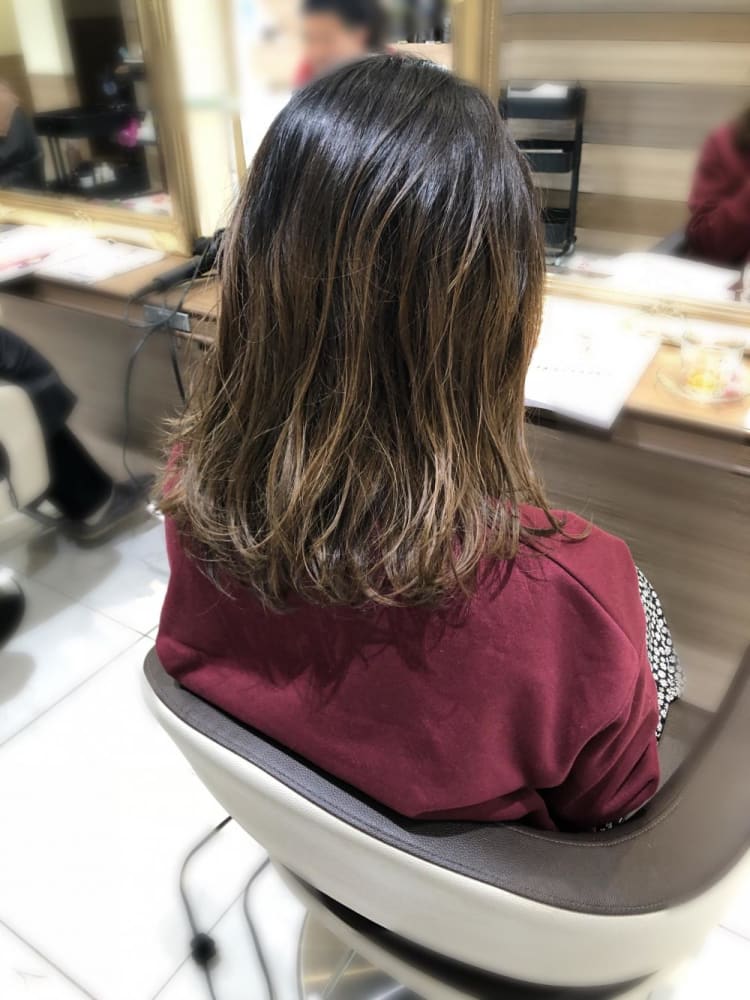 毛先のブリーチのみ グラデーションベージュ ヘアカタログ Ash 町田駅前通り店 友常 拓道 ヘアサロン 美容院 Ash オフィシャルサイト