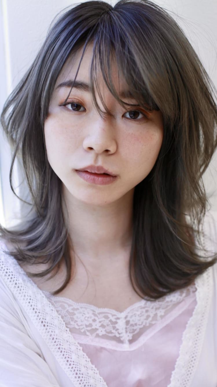 ミディアムレイヤー スモーキーアッシュ ヘアカタログ Ash 下北沢店 四ツ家 裕 ヘアサロン 美容院 Ash オフィシャルサイト