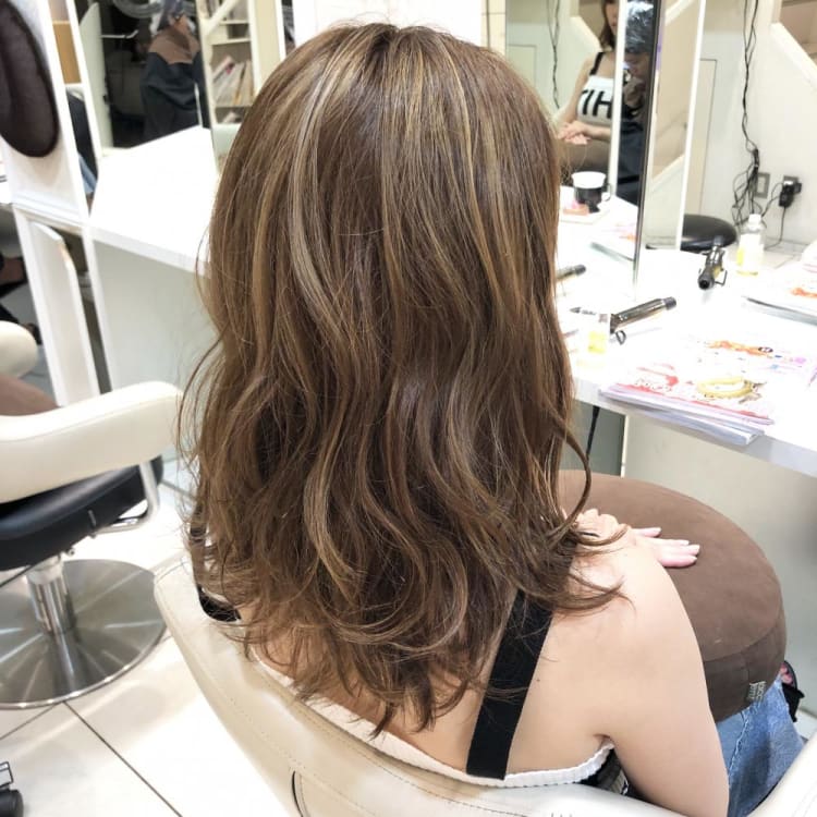 ハイライトたっぷりのミルクティーベージュ ヘアカタログ Ash 久我山店 栁沼 尚貴 ヘアサロン 美容院 Ash オフィシャルサイト ハイライトたっぷりのミルクティーベージュ ヘアカタログ Ash 久我山店 栁沼 尚貴 ヘアサロン 美容院 Ash オフィシャルサイト