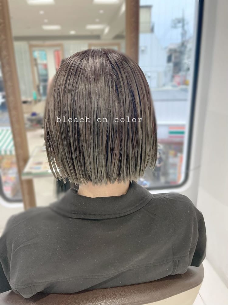 グレーグラデーションのぱつっとボブ ヘアカタログ Ash 高円寺店 岡田 千英里 ヘアサロン 美容院 Ash オフィシャルサイト