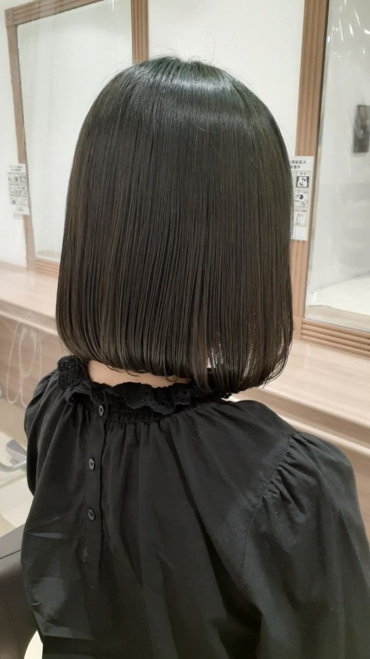 落ち着いた透明感 ダークグレーカラー ヘアカタログ Ash 十日市場店 引地 達也 ヘアサロン 美容院 Ash オフィシャルサイト