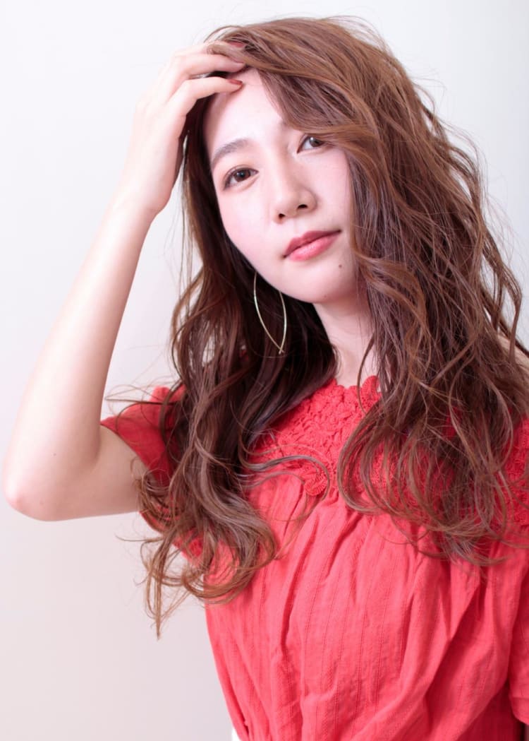 ふわふわロングレイヤー無造作ウェーブフォギーベージュ ヘアカタログ Ash 自由が丘店 西村 祐哉 ヘアサロン 美容院 Ash オフィシャルサイト