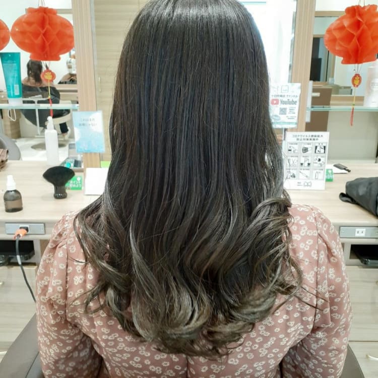 巻き髪にも人気 シアグレージュカラー ヘアカタログ Ash 十日市場店 引地 達也 ヘアサロン 美容院 Ash オフィシャルサイト