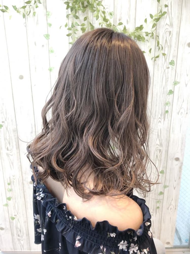 イルミナカラーで外国人風ミルクティーベージュウェーブ ヘアカタログ Ash 自由が丘店 遠藤 まりえ ヘアサロン 美容院 Ash オフィシャルサイト