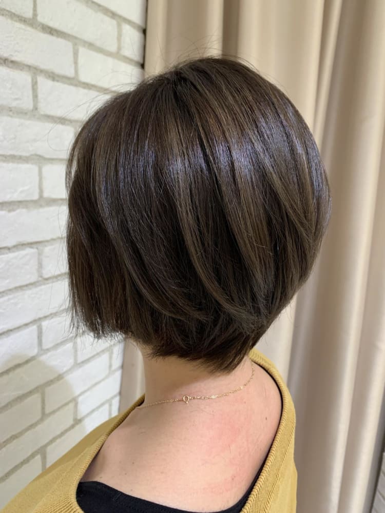 ショートボブ ナチュラルハイライトカラー グレージュ ヘアカタログ Ash 戸田公園店 花木 洋斗 ヘアサロン 美容院 Ash オフィシャルサイト