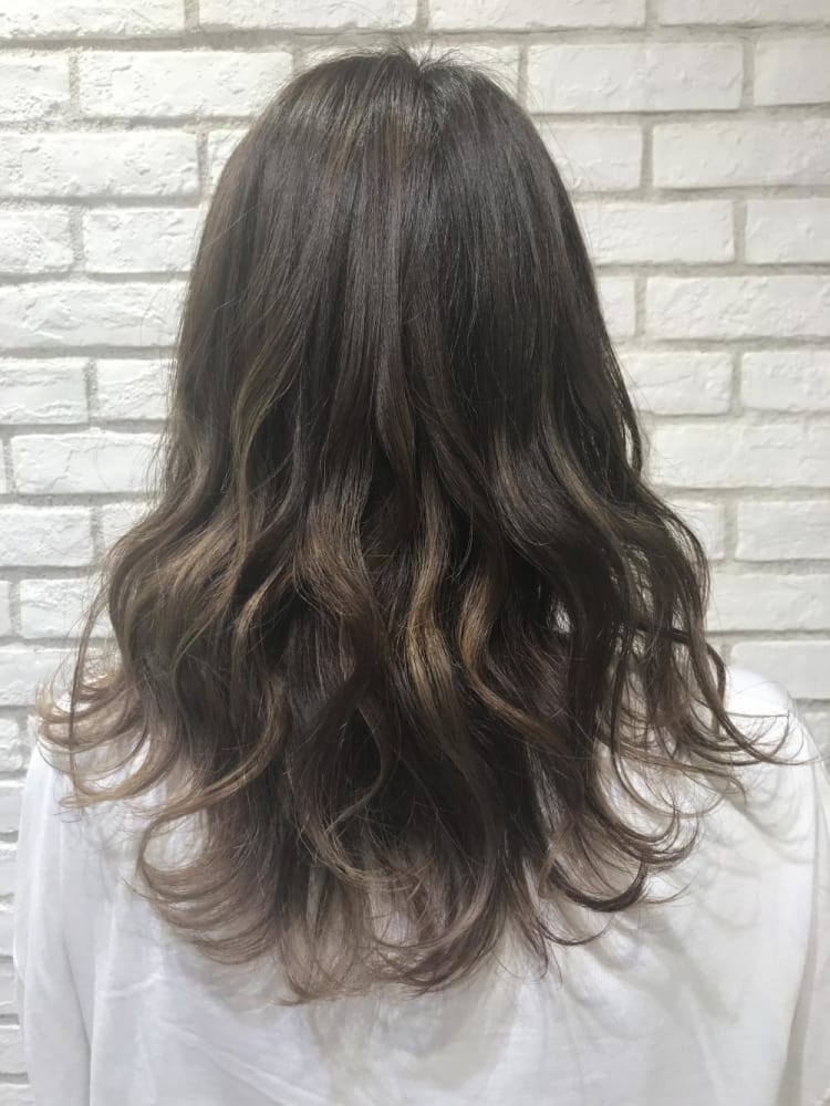 ミルクティーベージュ グラデーションカラー ヘアカタログ Ash 戸田公園店 花木 洋斗 ヘアサロン 美容院 Ash オフィシャルサイト