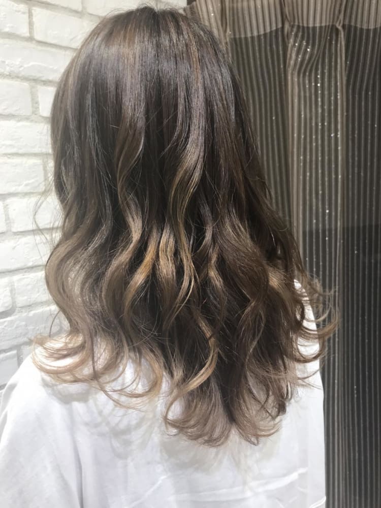 ミルクティーベージュ グラデーションカラー ヘアカタログ Ash 戸田公園店 花木 洋斗 ヘアサロン 美容院 Ash オフィシャルサイト