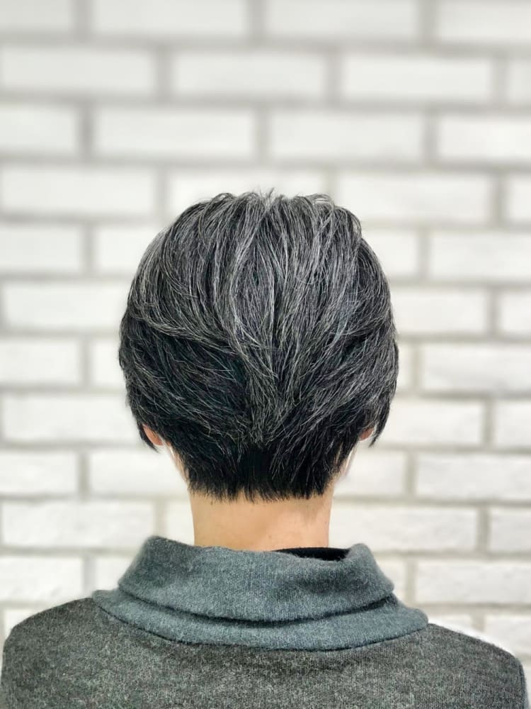 サイド長めのショートスタイル ヘアカタログ Ash いずみ中央店 尊田 恵一朗 ヘアサロン 美容院 Ash オフィシャルサイト