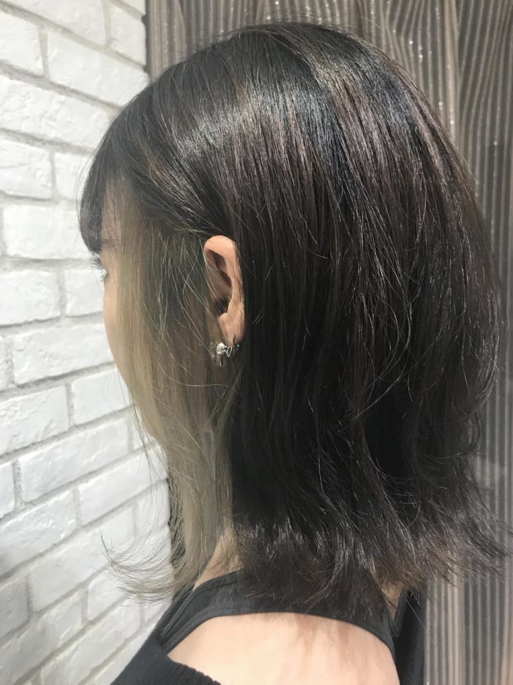 インナーカラー ブルーシルバーかける切りっぱなしボブ ヘアカタログ Ash 戸田公園店 花木 洋斗 ヘアサロン 美容院 Ash オフィシャルサイト