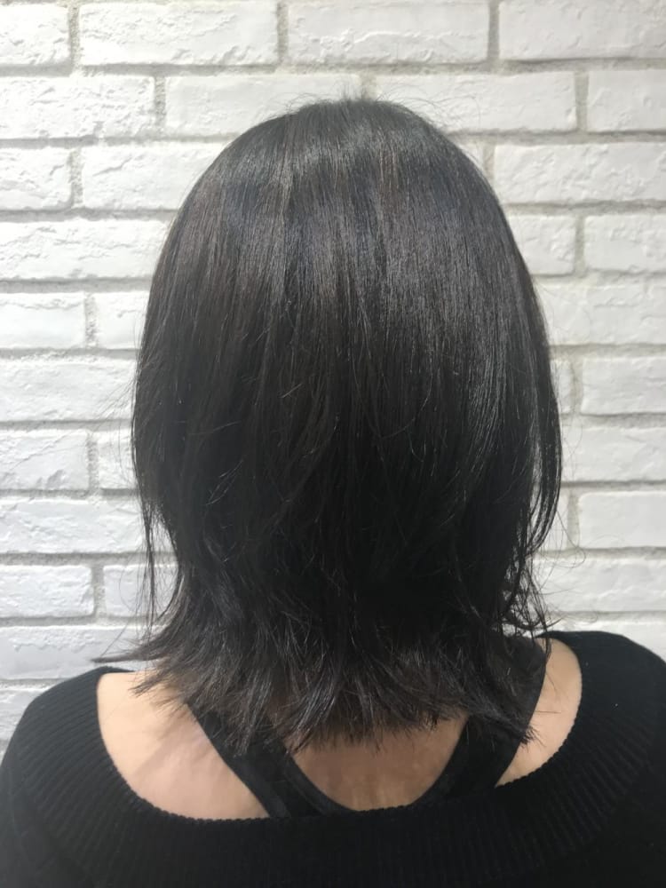 インナーカラー ブルーシルバーかける切りっぱなしボブ ヘアカタログ Ash 戸田公園店 花木 洋斗 ヘアサロン 美容院 Ash オフィシャルサイト