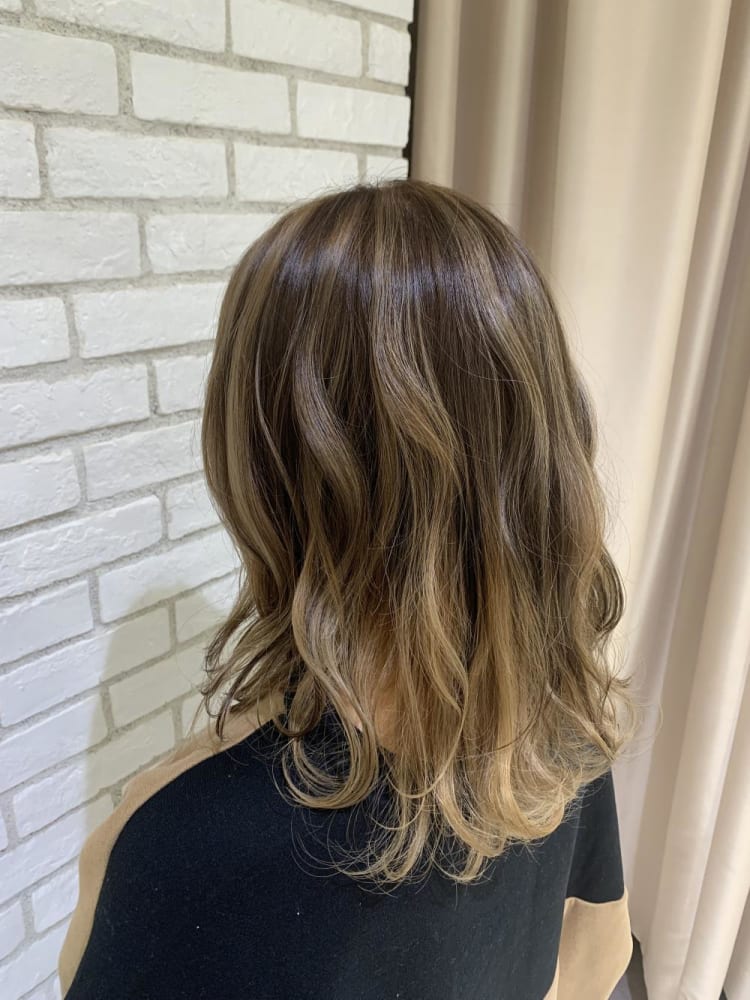 バレイヤージュカラー ミルクティーアッシュ グラデーションカラー ヘアカタログ Ash 戸田公園店 花木 洋斗 ヘアサロン 美容院 Ash オフィシャルサイト