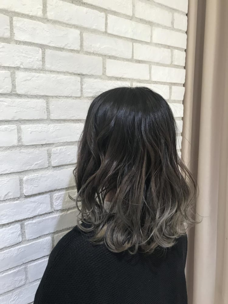 シルバーグレイ 外国人風グラデーションカラー ヘアカタログ Ash 戸田公園店 花木 洋斗 ヘアサロン 美容院 Ash オフィシャルサイト