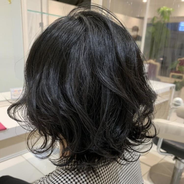 暗髪でも軽やかに見える動きのあるショートパーマ ヘアカタログ Ash 武蔵小金井店 高橋 優子 ヘアサロン 美容院 Ash オフィシャルサイト 暗髪でも軽やかに見える動きのあるショートパーマ ヘアカタログ Ash 武蔵小金井店 高橋 優子 ヘアサロン 美容院 Ash オフィシャルサイト