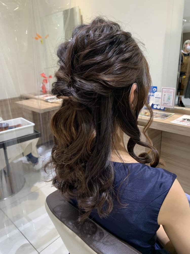 ハーフアップのお呼ばれヘア ヘアカタログ Ash 中山店 佐藤 あき ヘアサロン 美容院 Ash オフィシャルサイト ハーフアップのお呼ばれヘア ヘアカタログ Ash 中山店 佐藤 あき ヘアサロン 美容院 Ash オフィシャルサイト