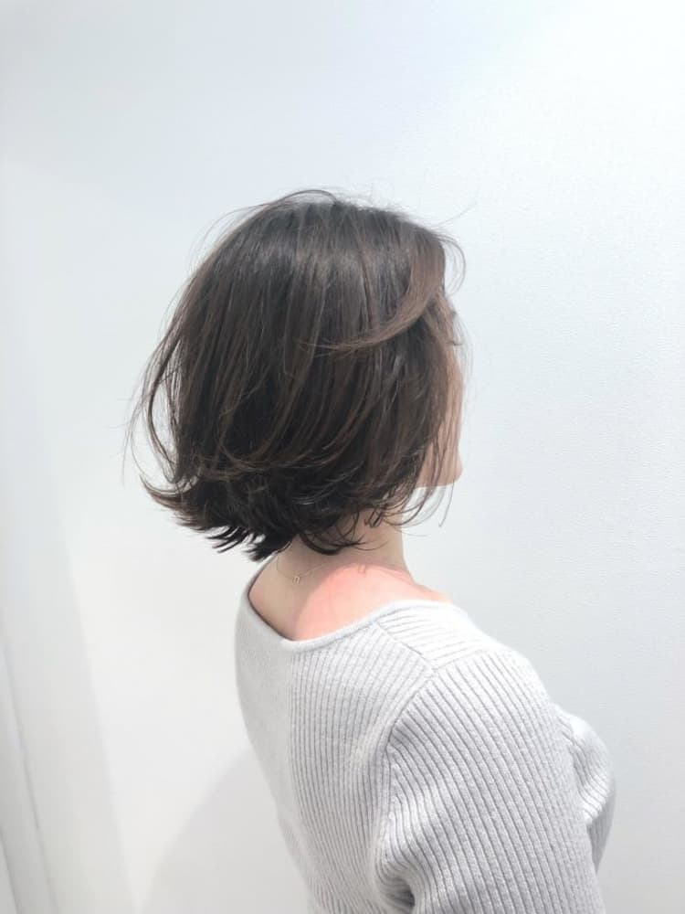 軽やかに見せる外ハネレイヤードボブ ヘアカタログ Naoki Hair Dressing 銀座店 中村 晃治 ヘアサロン 美容院 Ash オフィシャルサイト