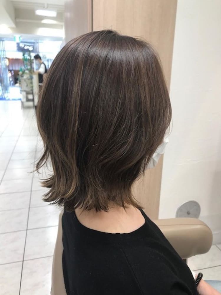 大人可愛いミディアムレイヤー ヘアカタログ Ash 国立店 横山 真由美 ヘアサロン 美容院 Ash オフィシャルサイト