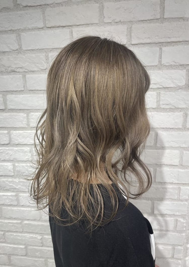 ブリーチ1回×ミルクティーベージュ|ヘアカタログ Ash 稲田堤店 山下 立|ヘアサロン・美容院|Ash オフィシャルサイト ブリーチ1回×ミルクティーベージュ|ヘアカタログ Ash 稲田堤店 山下 立|ヘアサロン・美容院|Ash オフィシャルサイト