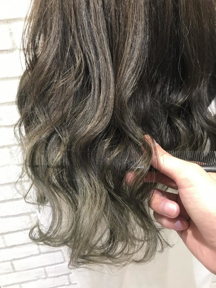 オリーブグレージュ グラデーションカラー ヘアカタログ Ash 戸田公園店 花木 洋斗 ヘアサロン 美容院 Ash オフィシャルサイト