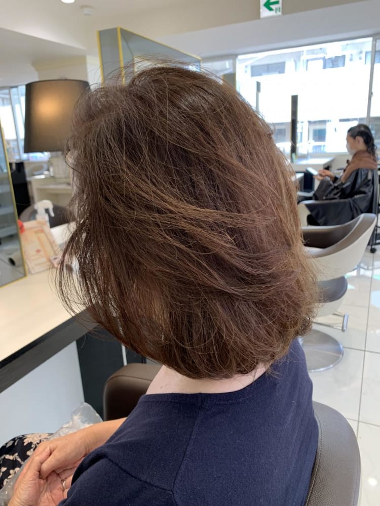 ミディアムレイヤーカット ヘアカタログ Ash 青葉台店 小田切 栄司 ヘアサロン 美容院 Ash オフィシャルサイト