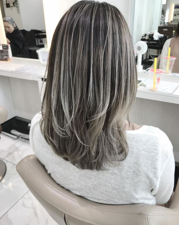 ホワイトグレージュバレイヤージュ ヘアカタログ Ash 大宮店 山崎 俊輔 ヘアサロン 美容院 Ash オフィシャルサイト ホワイトグレージュバレイヤージュ ヘアカタログ Ash 大宮店 山崎 俊輔 ヘアサロン 美容院 Ash オフィシャルサイト