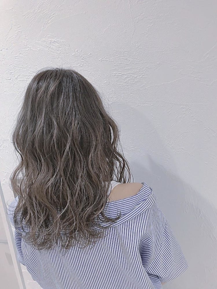 外国人風 ハイライト グレージュ ウェットミディアム ヘアカタログ ヘアサロン 美容院 Ash オフィシャルサイト 外国人風 ハイライト グレージュ ウェットミディアム ヘアカタログ ヘアサロン 美容院 Ash オフィシャルサイト