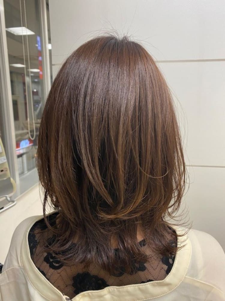 くびれ外ハネレイヤーミディ ヘアカタログ Ash 戸塚店 伊禮 春菜