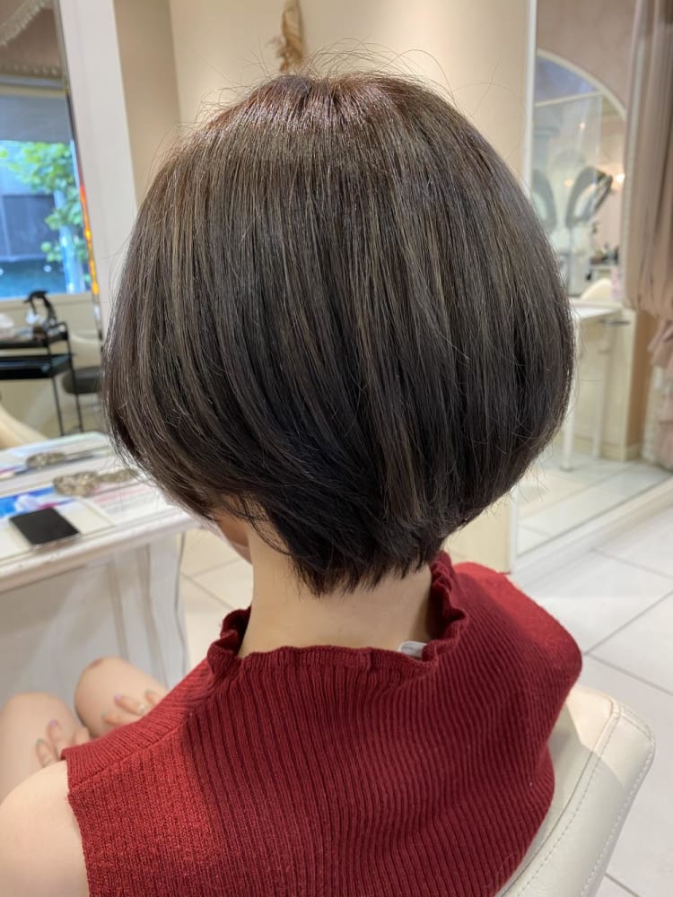 ダークベージュ ショートボブ ヘアカタログ Ash 西荻窪店 山﨑 響 ヘアサロン 美容院 Ash オフィシャルサイト