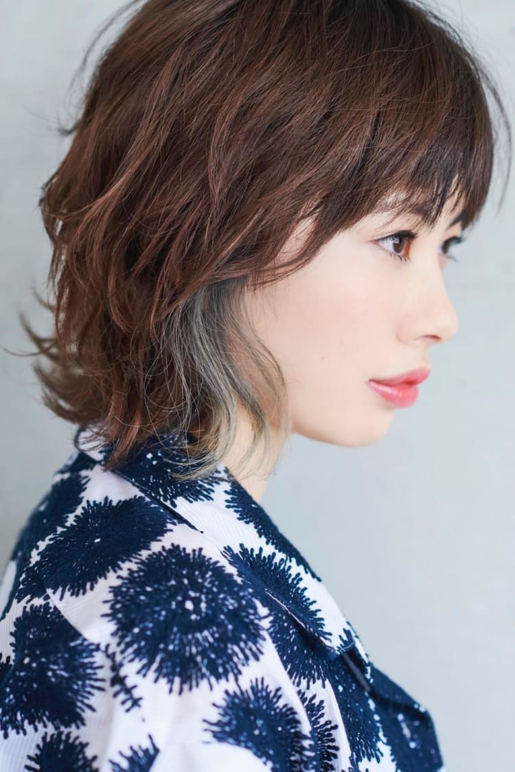 インナーカラーは青系のイルミナオーシャンをレイヤーボブにプラスしてみて｜ヘアカタログ Ash 自由が丘店 坂本 哲也｜ヘアサロン・美容院