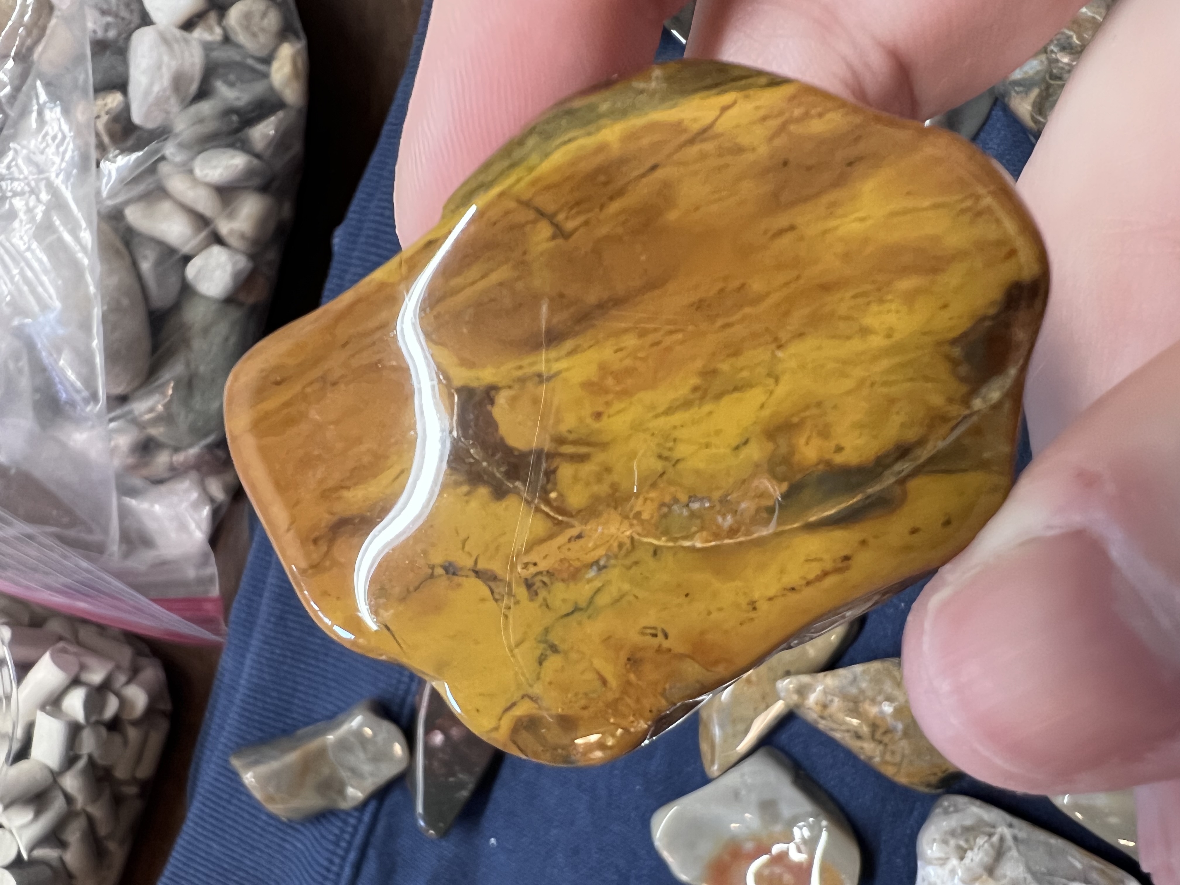 Batch of flint, rut. quartz, and agates Rock Tumbling Hobby