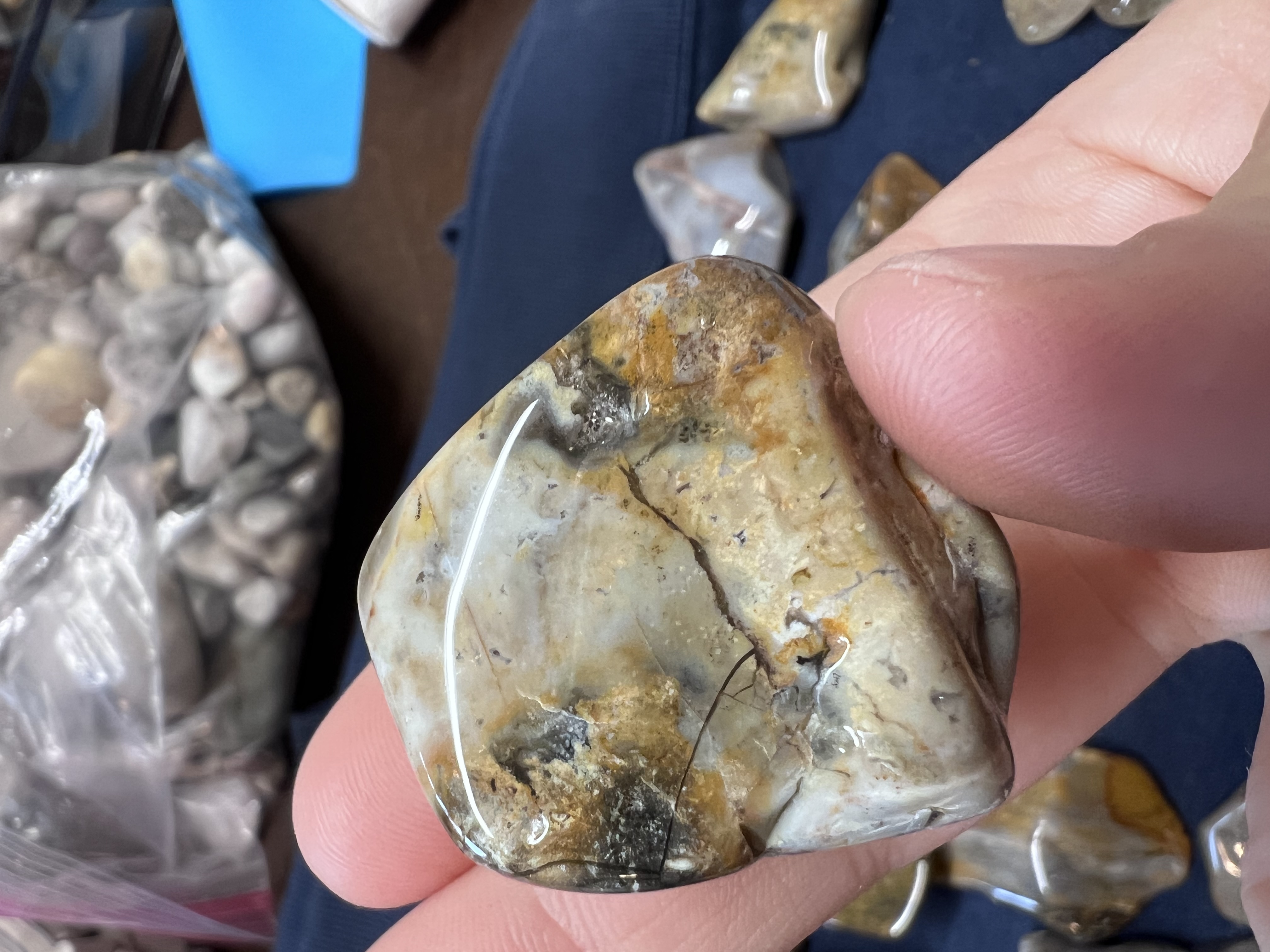 Batch of flint, rut. quartz, and agates Rock Tumbling Hobby