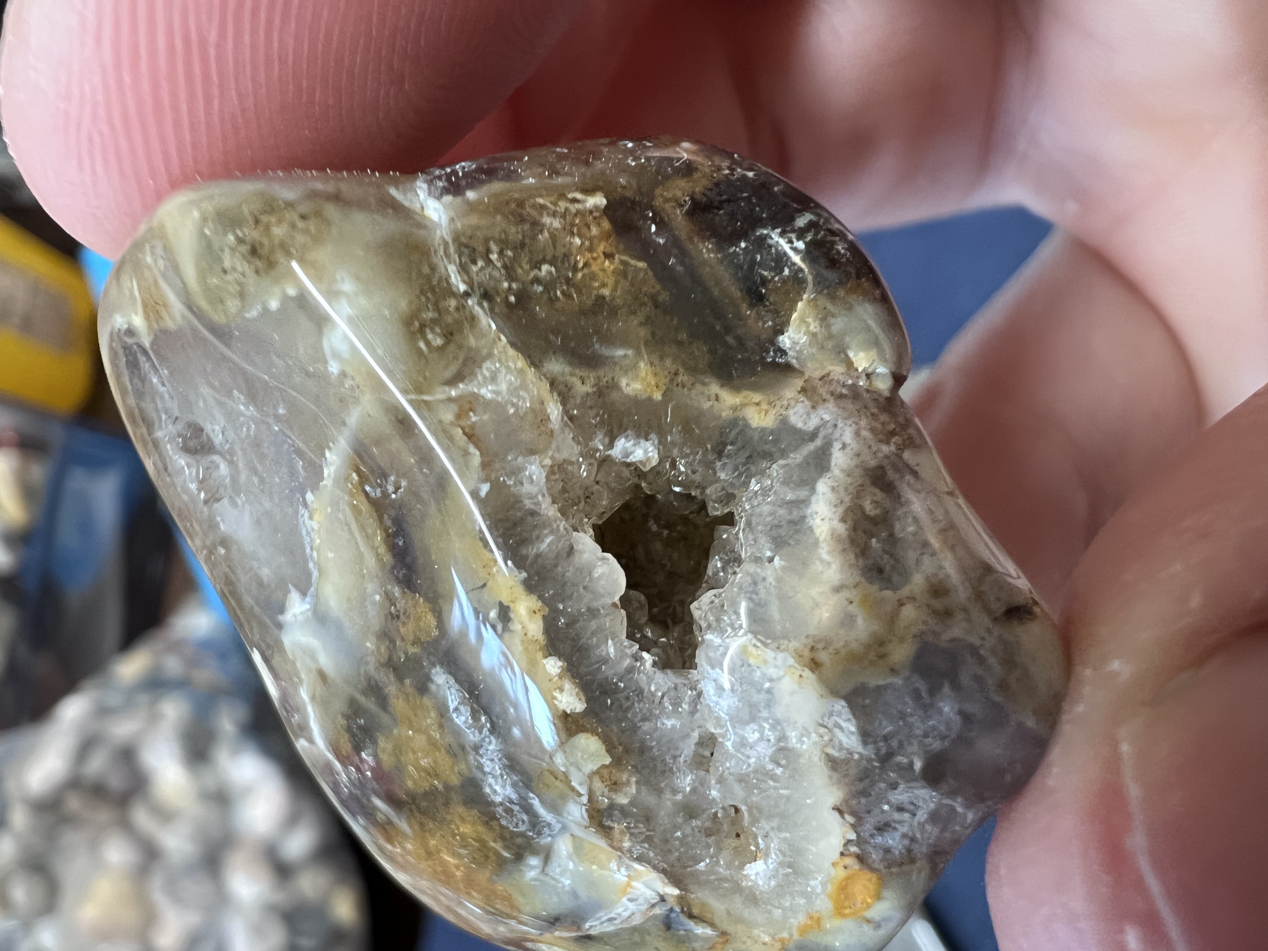 Batch of flint, rut. quartz, and agates Rock Tumbling Hobby