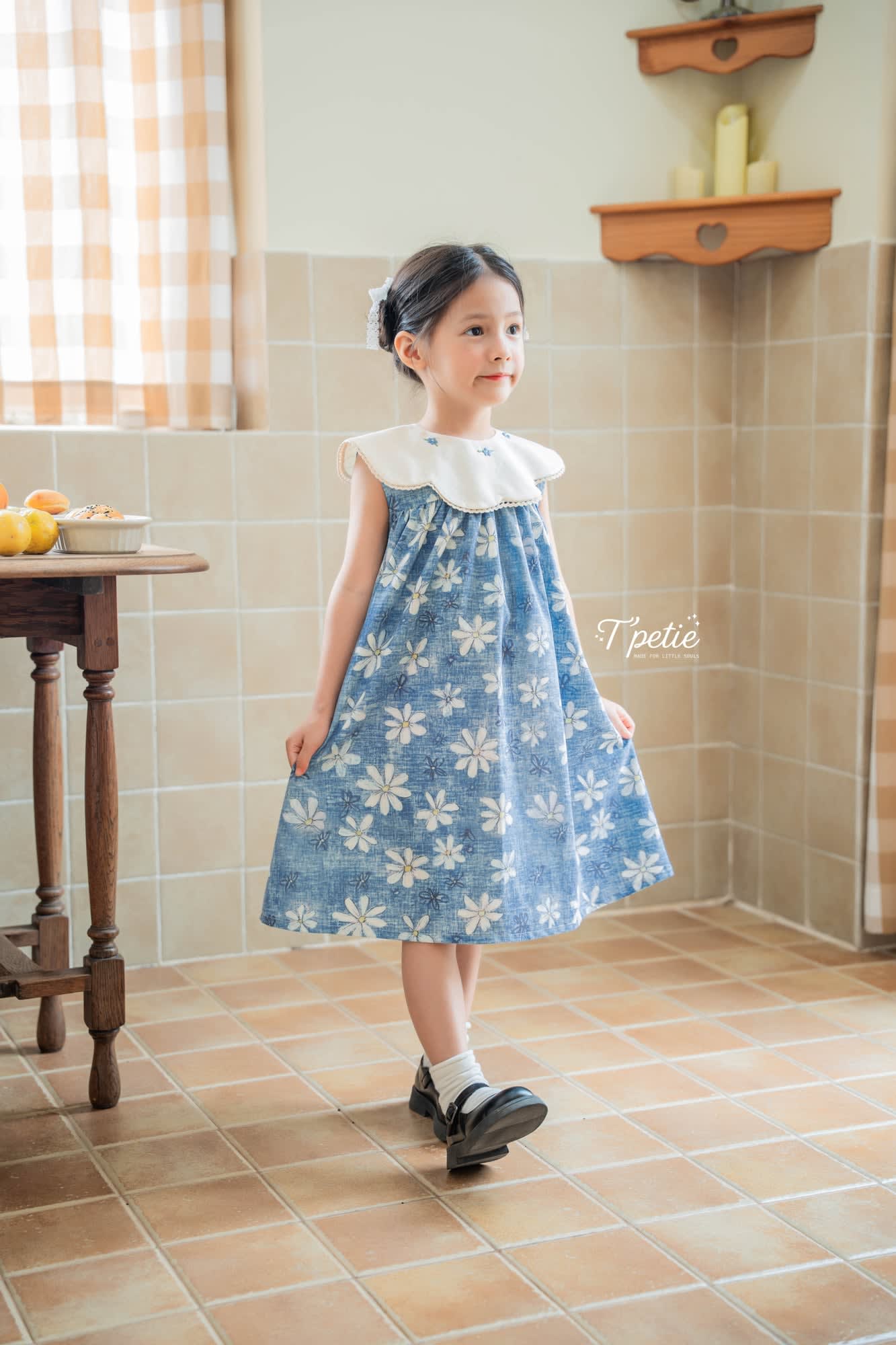 Váy Sao Xanh Kèm Yếm Cổ Thêu Hoa Thủ Công