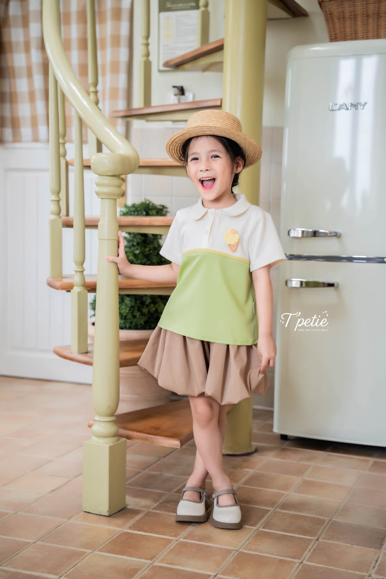Áo Matcha Latte Kèm Ghim Kem
