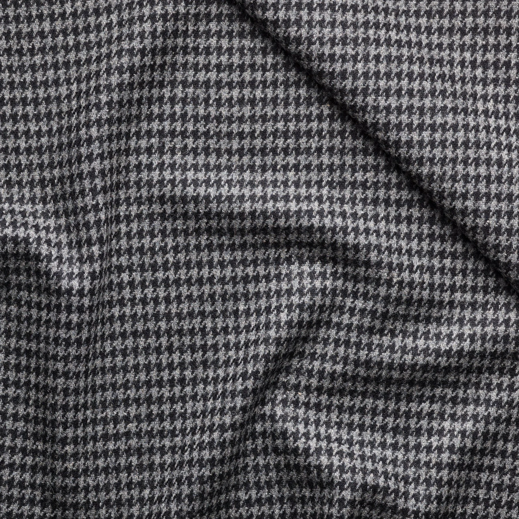 Charcoal Houndstooth - 100% Merino Wool - 370g