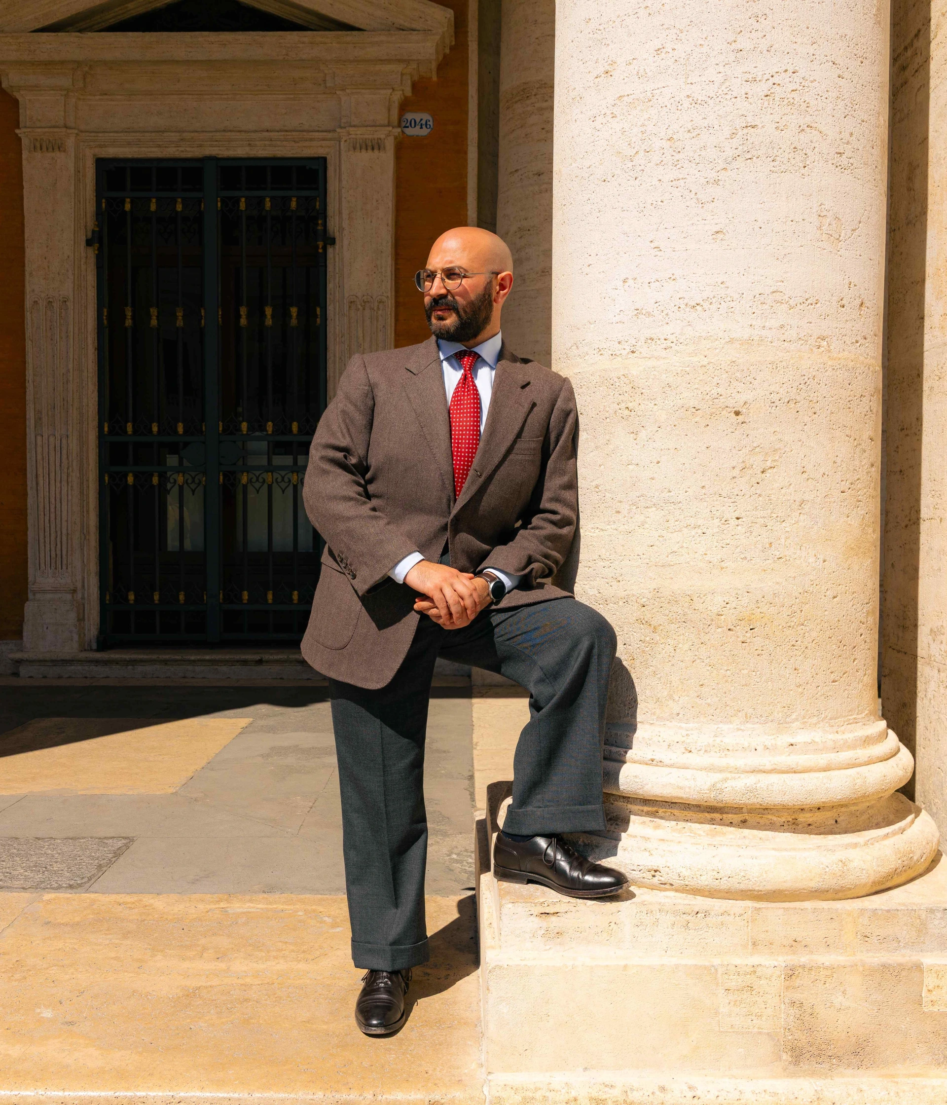 AskOkey client in a summer suit