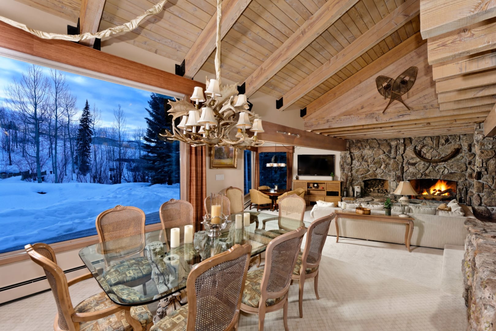 Snowmass Slopeside Dining Area