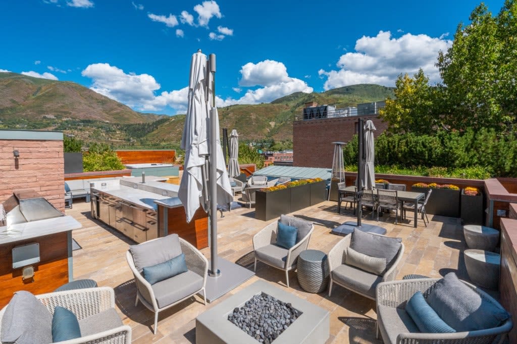 The Motherlode Penthouse Patio: Summer