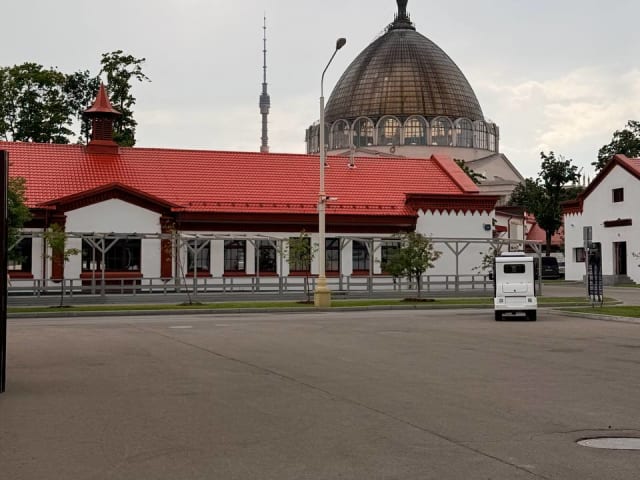 Конюшни