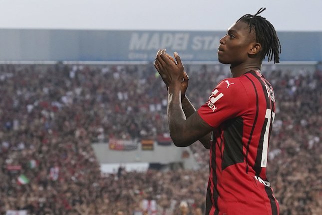 Infomainbola Ngeri! Fans AC Milan Ancam Potong Kakinya Sendiri Jika Rafael Leao Tak Teken Kontrak Baru