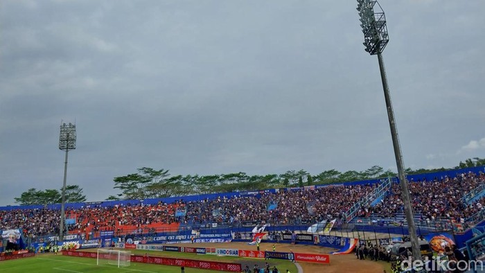 Info Main Bola Arema Vs Persebaya: Aremania Dilarang Sweeping Kendaraan Plat L!