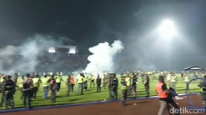 Info Main Bola FIFA Sudah Larang Gas Air Mata, Kok Masih Dipakai di Stadion Kanjuruhan?