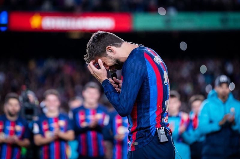 Resmi Pensiun, Gerard Pique Sampaikan Salam Perpisahan Emosional kepada Fans Barcelona di Camp Nou