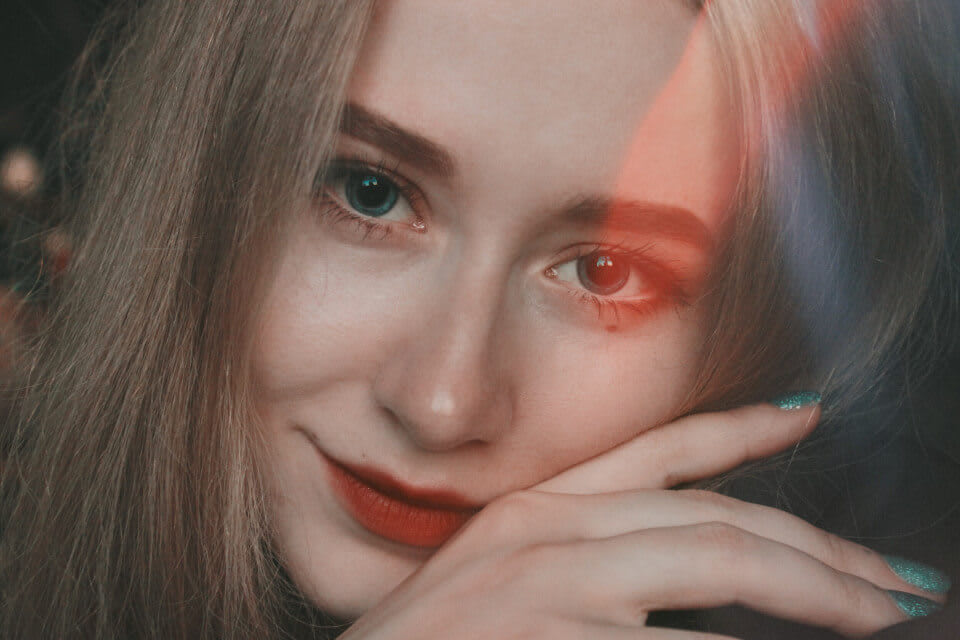 10 Signs an Aries Woman Secretly Likes You!