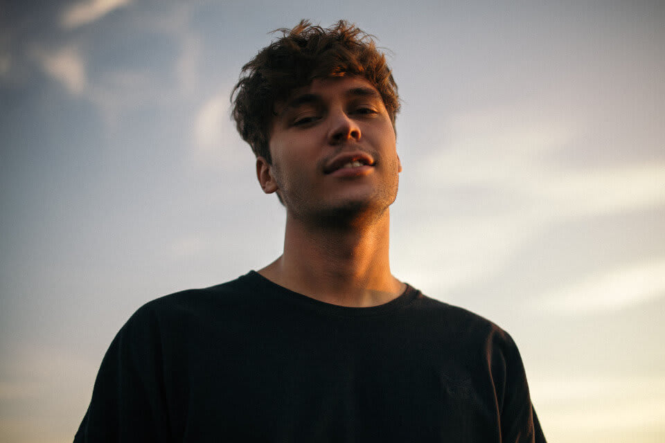 10 Signs a Gemini Man is Not Into You