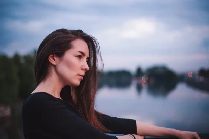 How to know when an Aquarius woman is done with you? 10 Signs