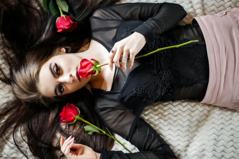 10 Signs a Libra Woman Secretly Likes You