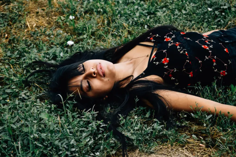 10 Signs a Sagittarius Woman Secretly Likes You