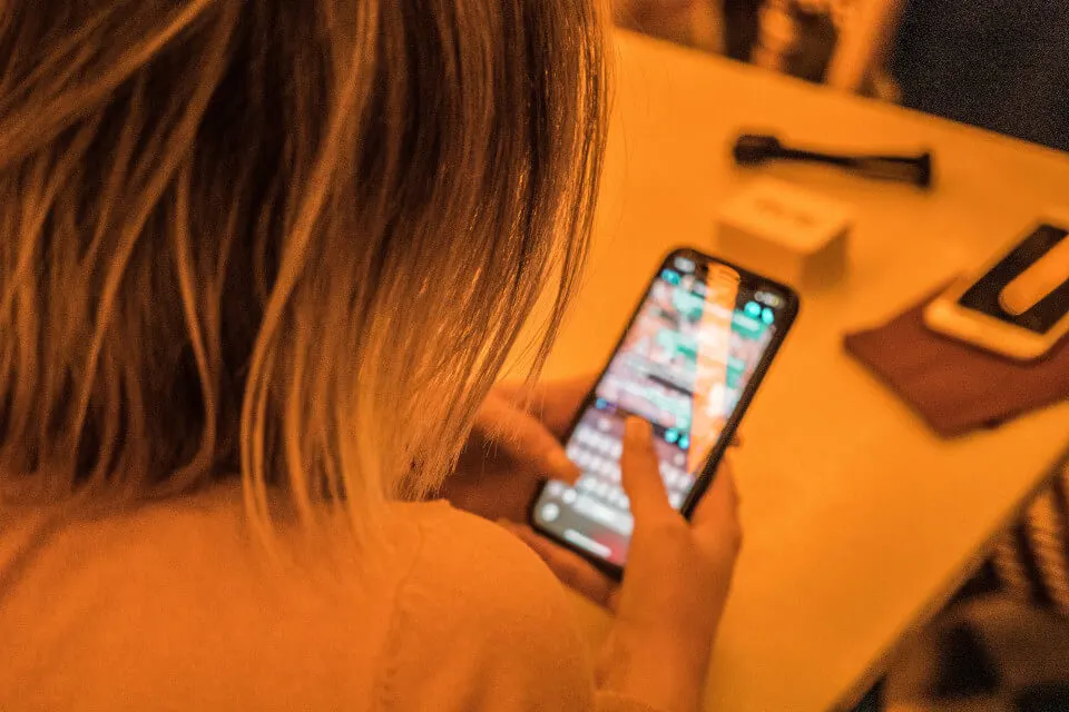 10 Things to Text a Leo Man (to win his heart)