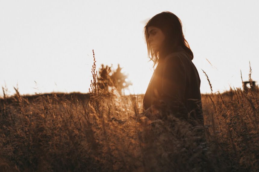 What to Do When an Aquarius Woman Ignores You?